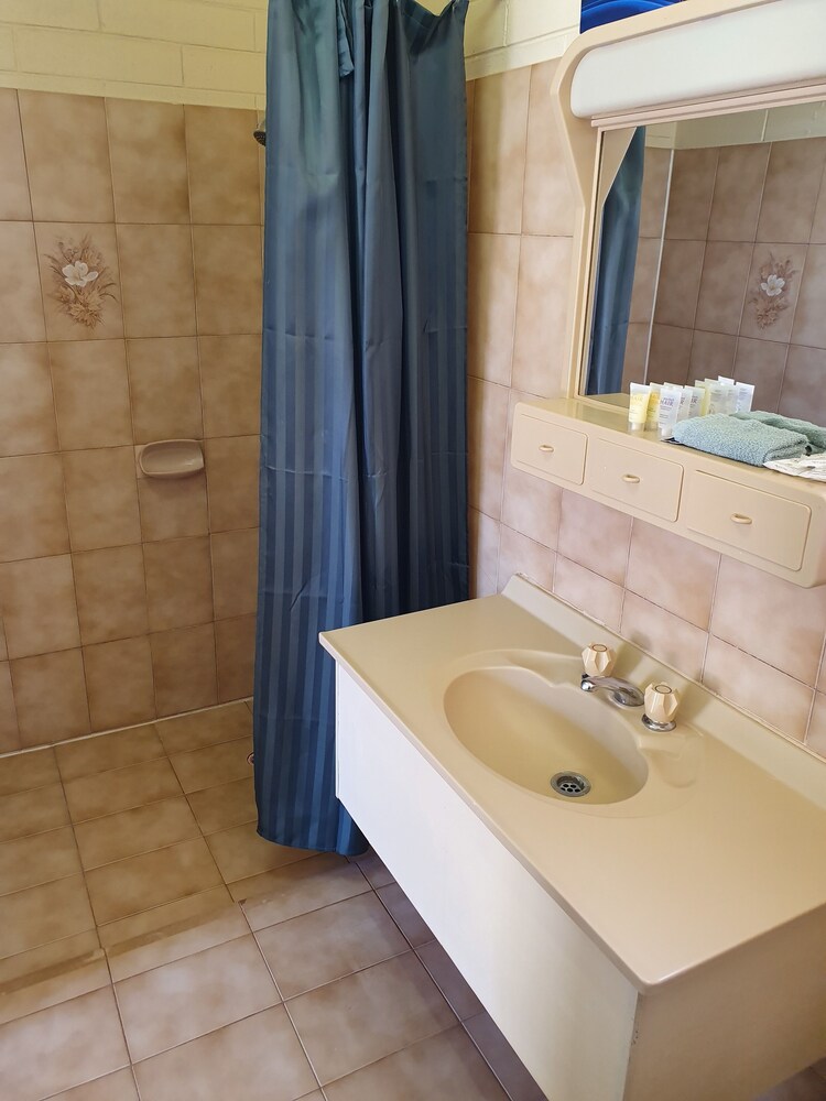 Opal Inn Hotel Motel 67/68