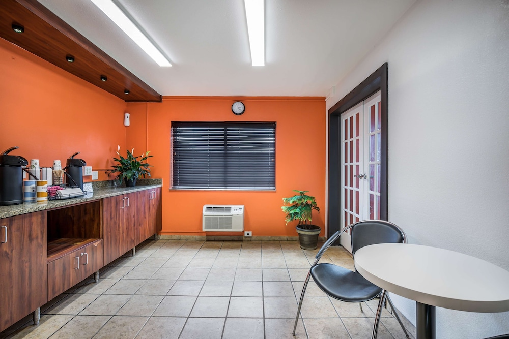 Motel6 Madison, WI - East 15/55