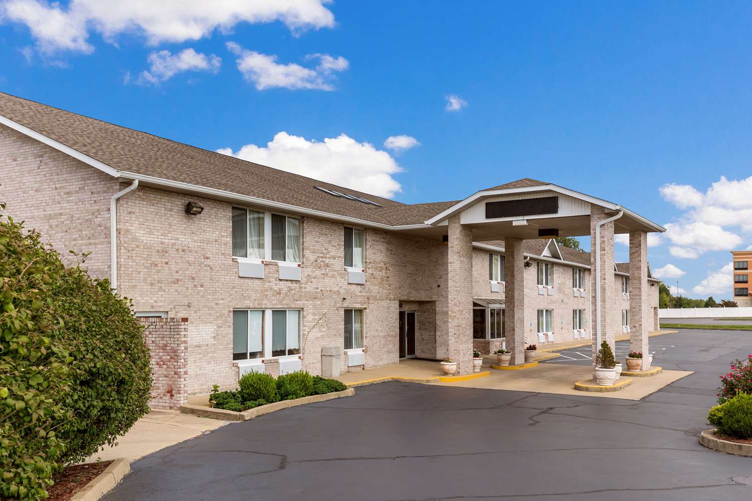 Econo Lodge Inn & Suites Fairview Heights - St. Louis 3/22
