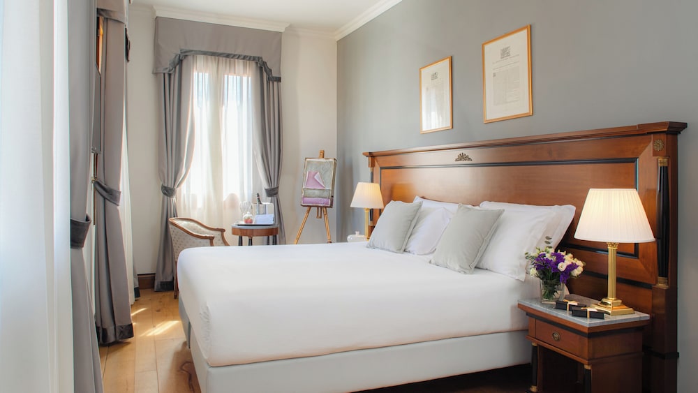 DELUXE, DOUBLE BED