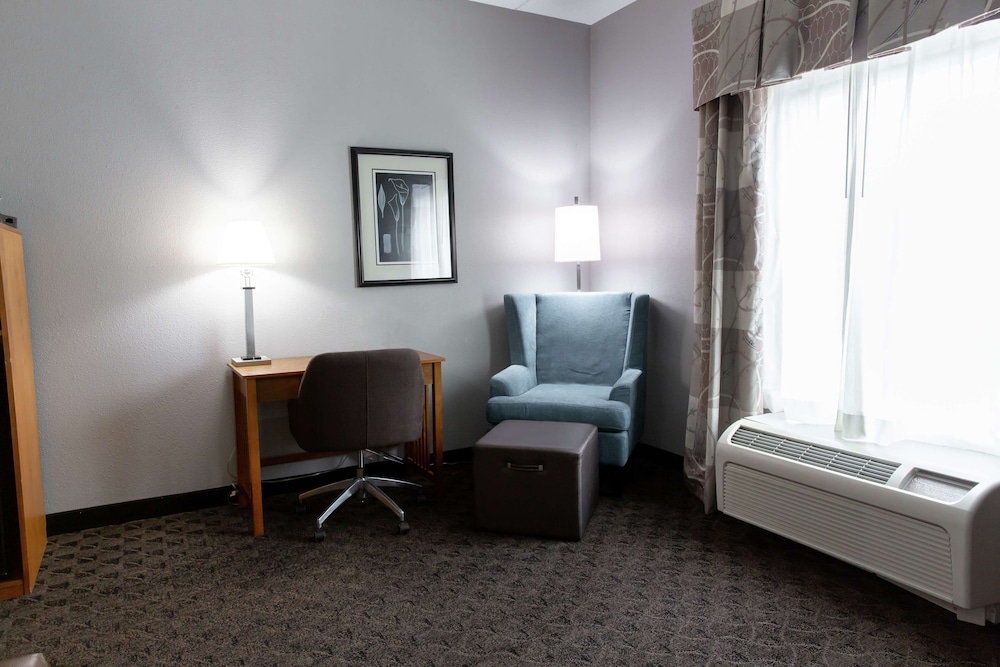 Hampton Inn & Suites Chesapeake-Square Mall 18/41