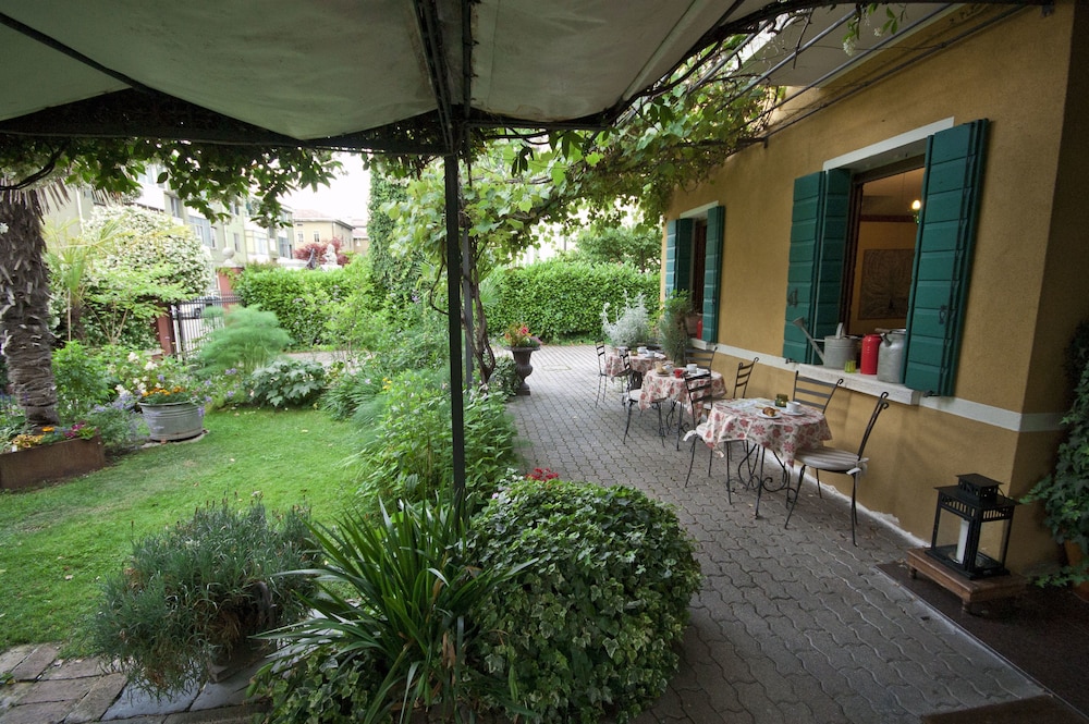 Antica Villa Graziella 6/48