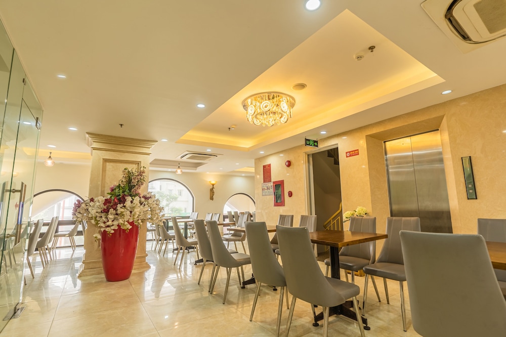 Royal Charm Hotel 43/57