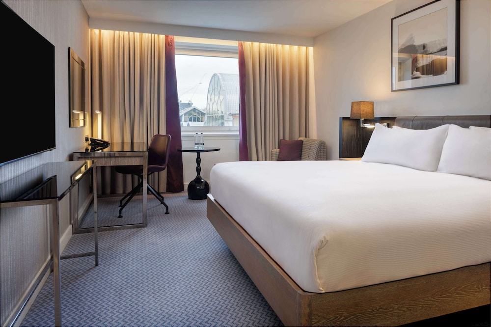 ROOM, KING BED
