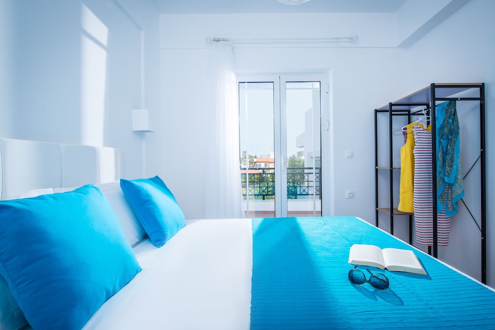 W Suites 28/70