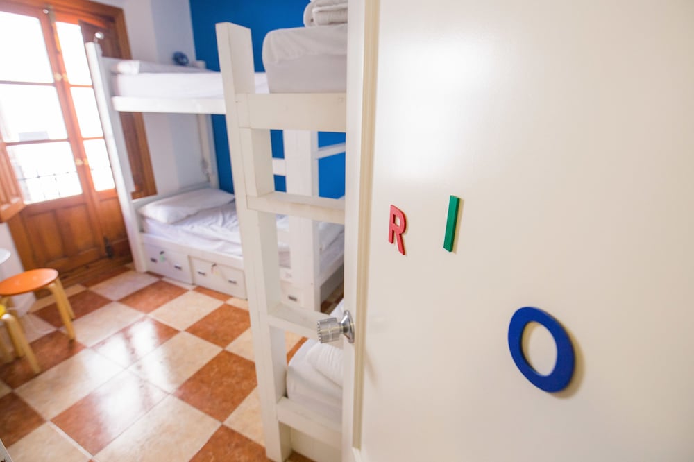 Oh My Hostel 50/50