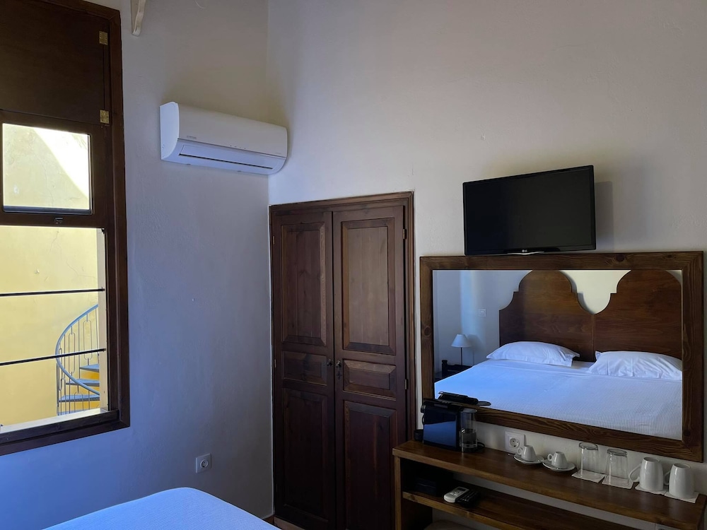 Captain Vasilis Hotel 16/56