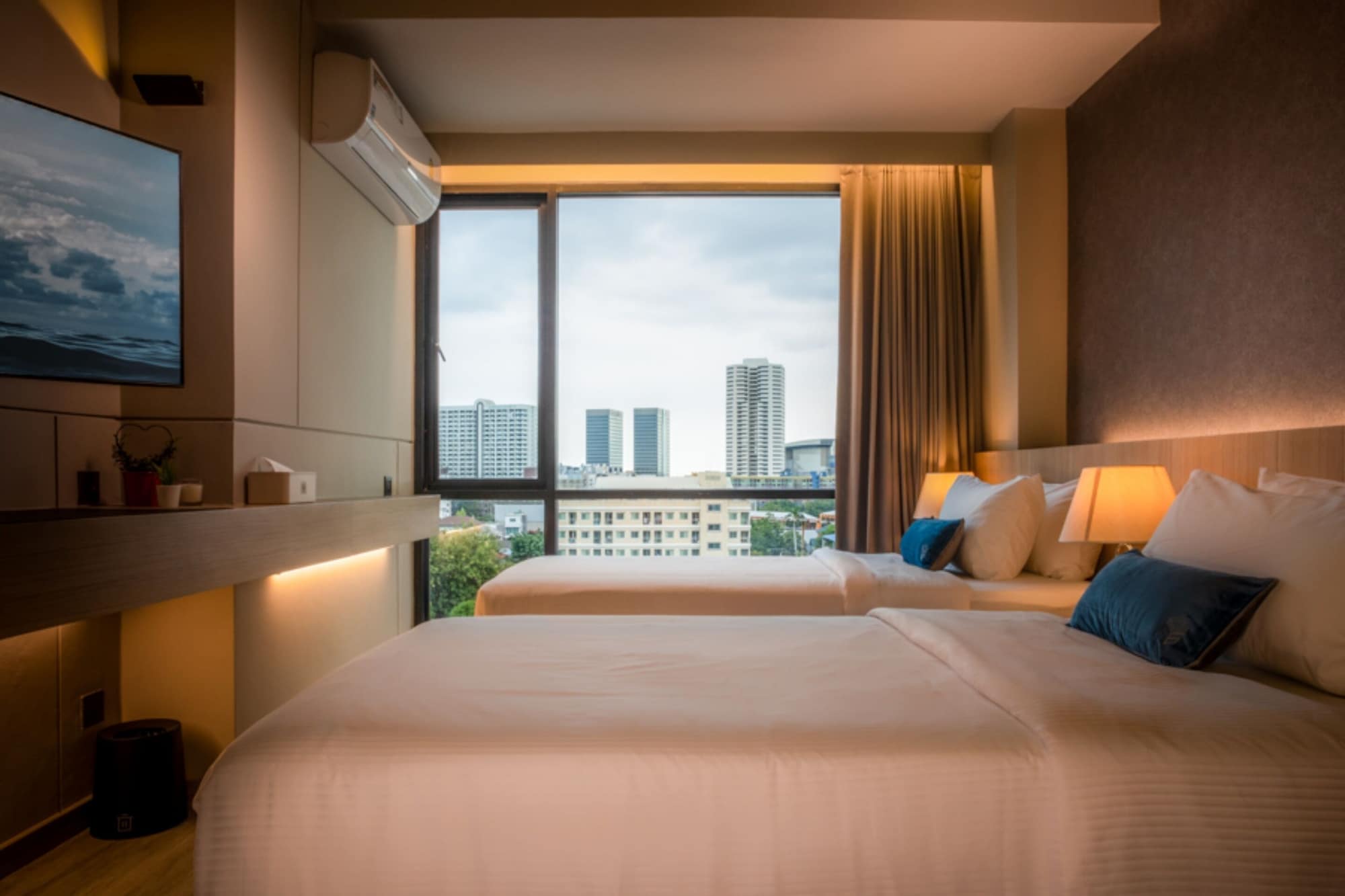 Plus, Deluxe, Twin Beds
