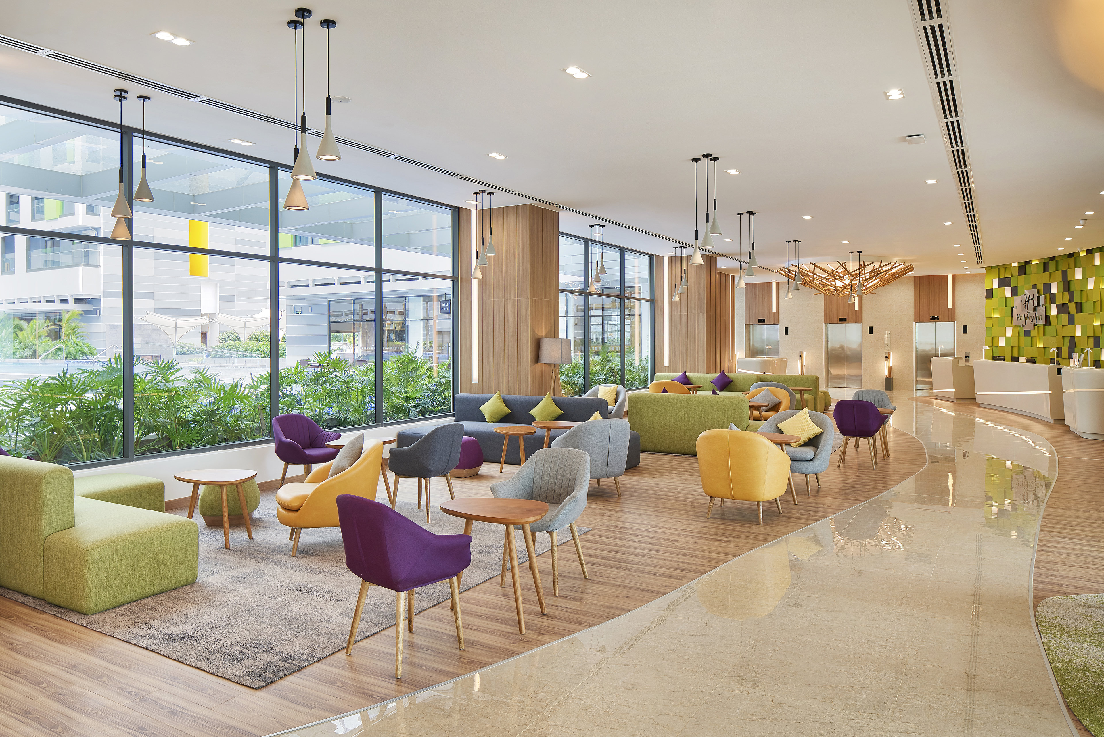 Holiday Inn & Suites Saigon Airport 24/50
