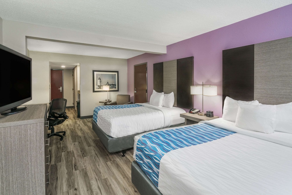 La Quinta Inn Suites Clarksville 9/59