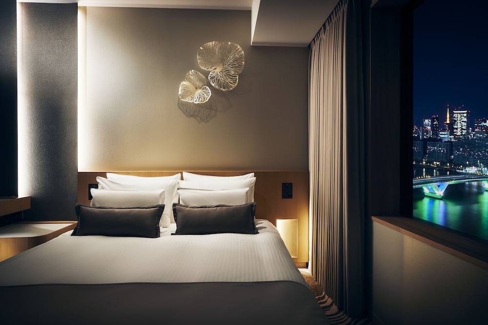 PLUS, SUPERIOR, QUEEN BED, HIGH FLOOR