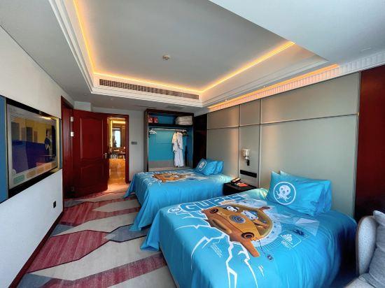 Theme, 2 Double Beds