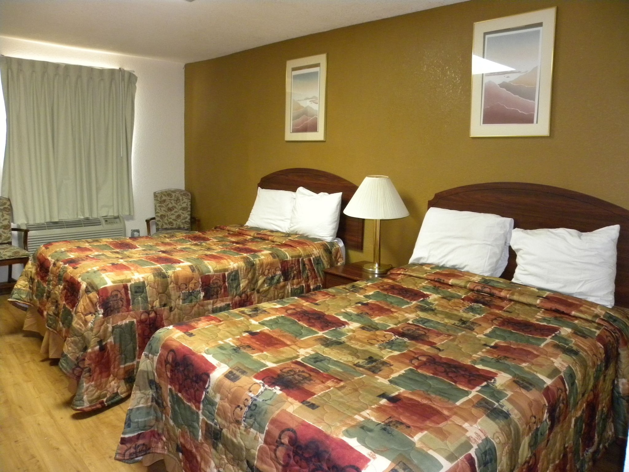 غرفة قياسية بسريرين كوين، Guest Inn Rogers 7/10