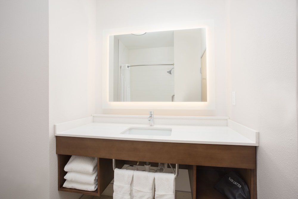 غرفة قياسية بسرير كينج، Holiday Inn Express Hotel Suites Amarillo 3/7