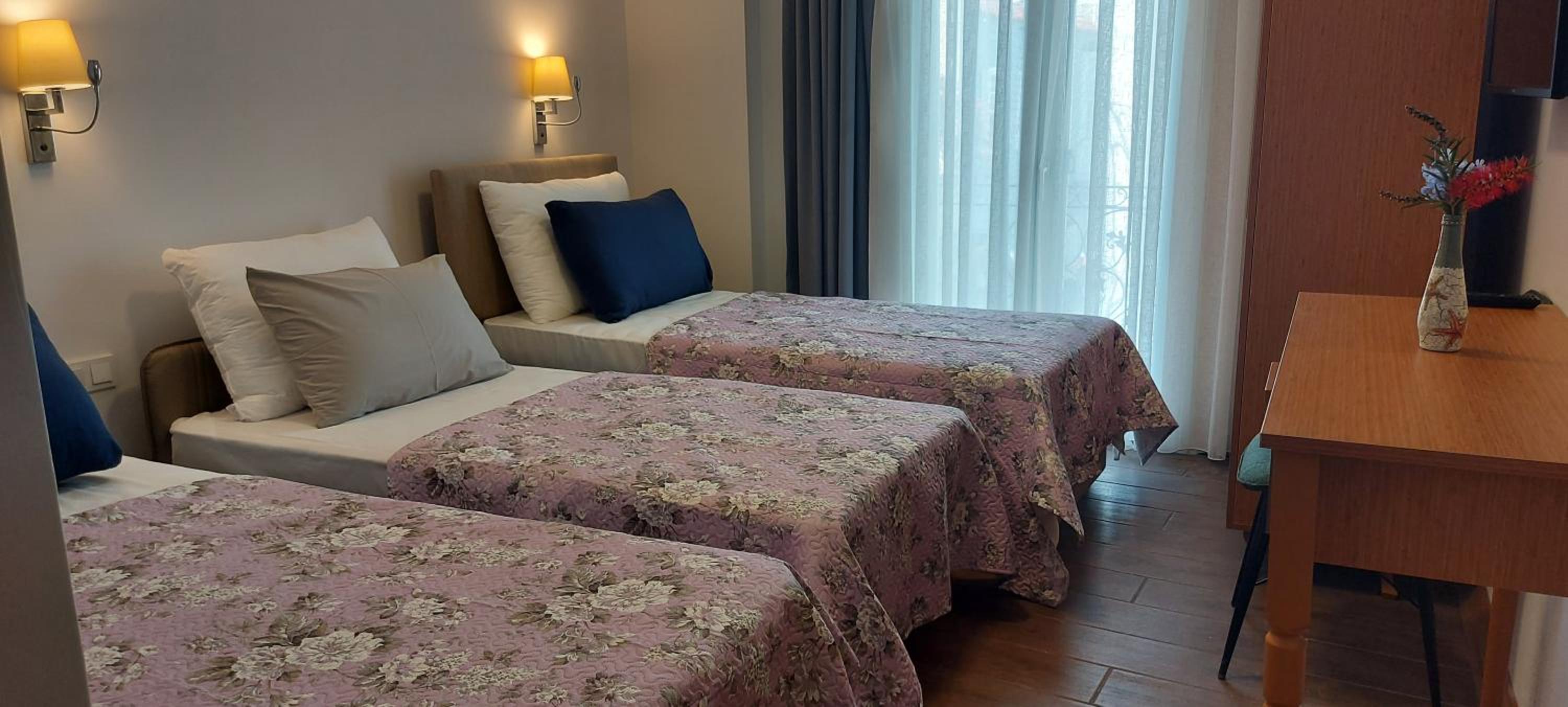 غرفة ثلاثية، Atacesme Hotel 2/10