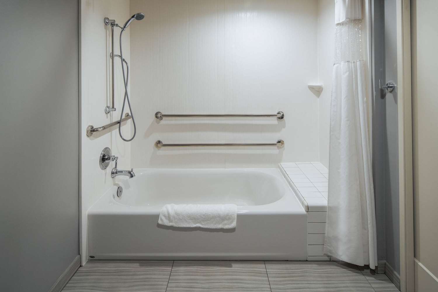 Ramada by Wyndham Burbank Airport 51/51
