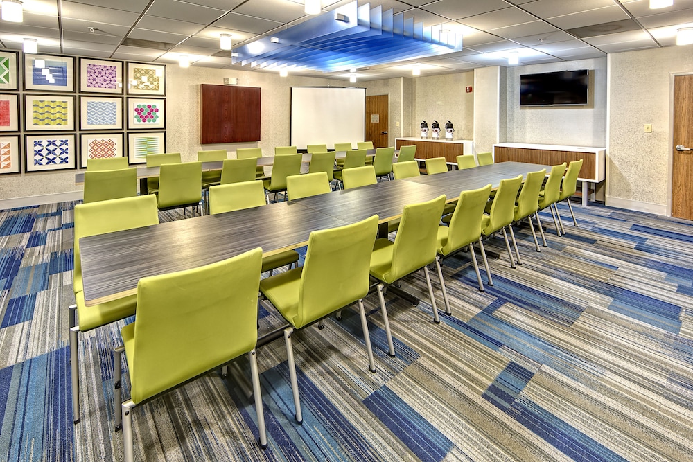 Holiday Inn Express Hotel And Suites Crossville 29/35
