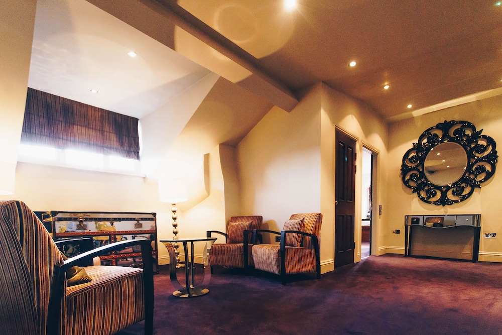 The Victoria Hotel, Bradford by Sunday 24/36