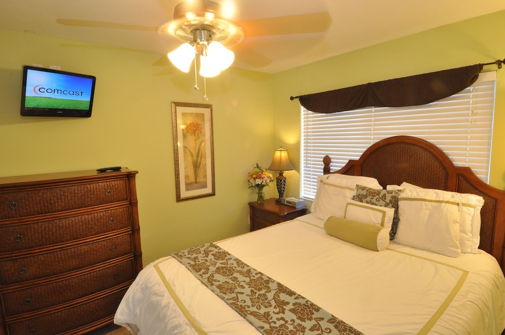 Tropical Beach Resorts 20/79