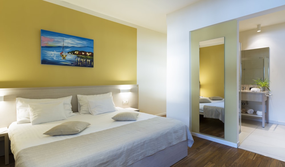Crvena Luka Family Hotel 10/78