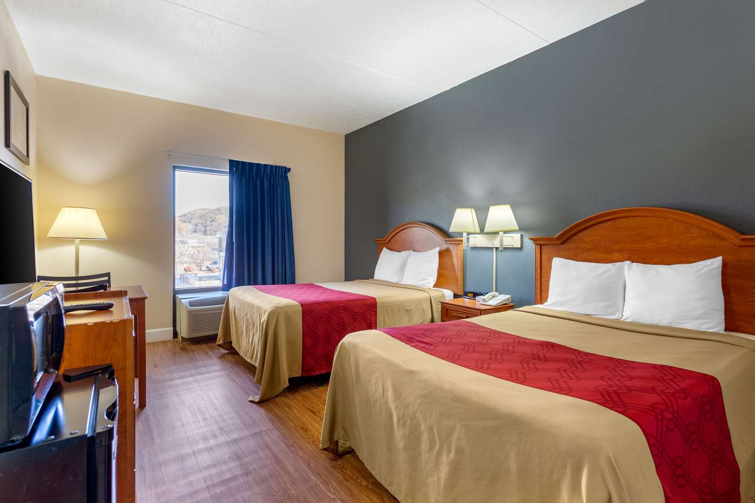 ROOM, 2 DOUBLE BEDS