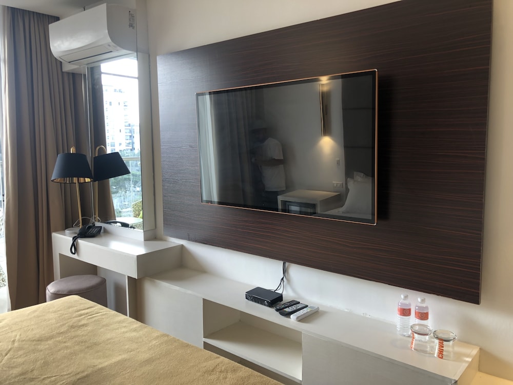 Apollonia Royale Hotel 32/33