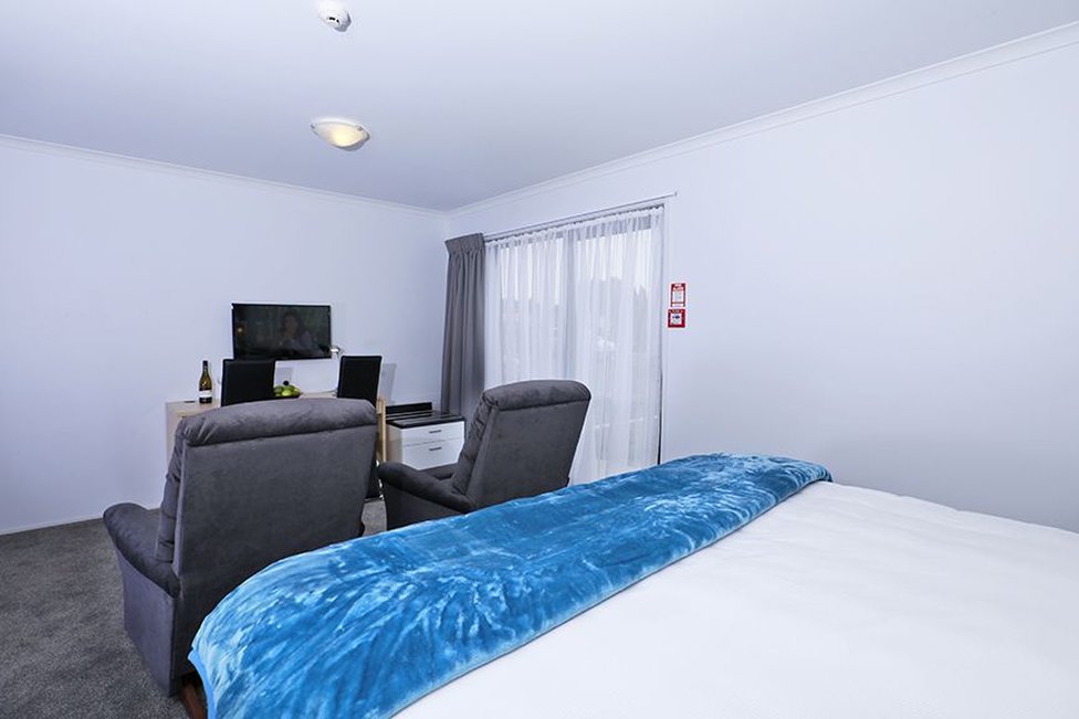 BKs Premier Motel Hamilton 4/38