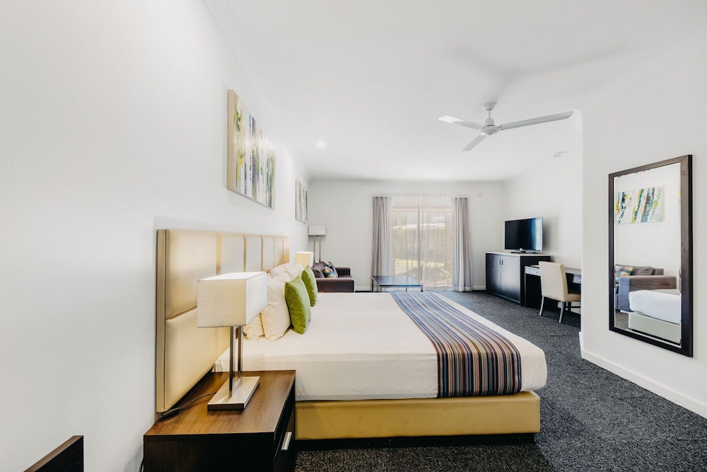 Room, King Bed, Garden or Pool View