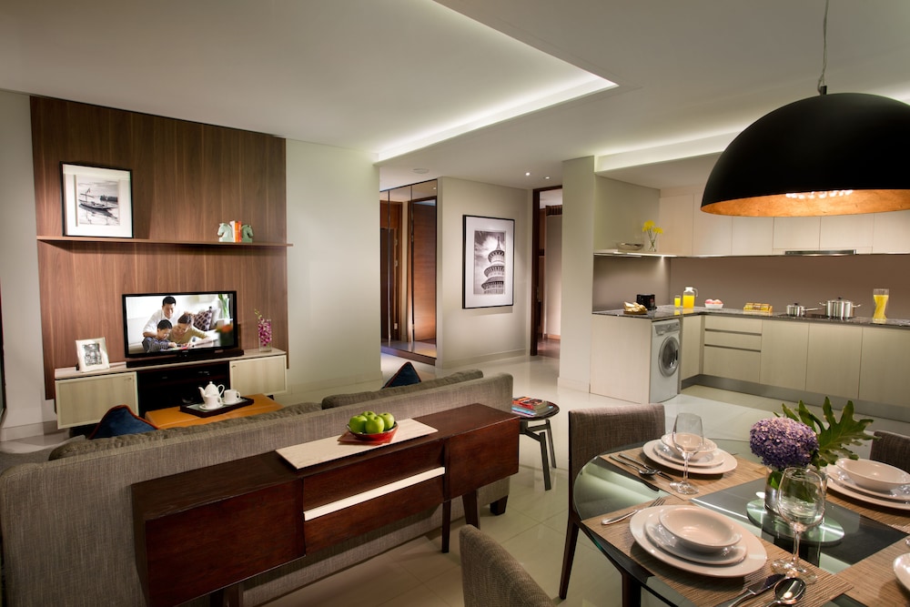 ASCOTT WATERPLACE SURABAYA 63/74