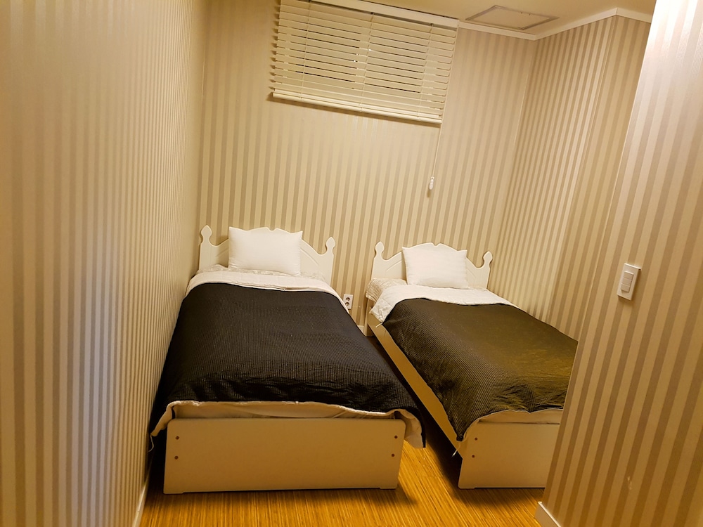 MAMA GUEST HOUSE 30/67