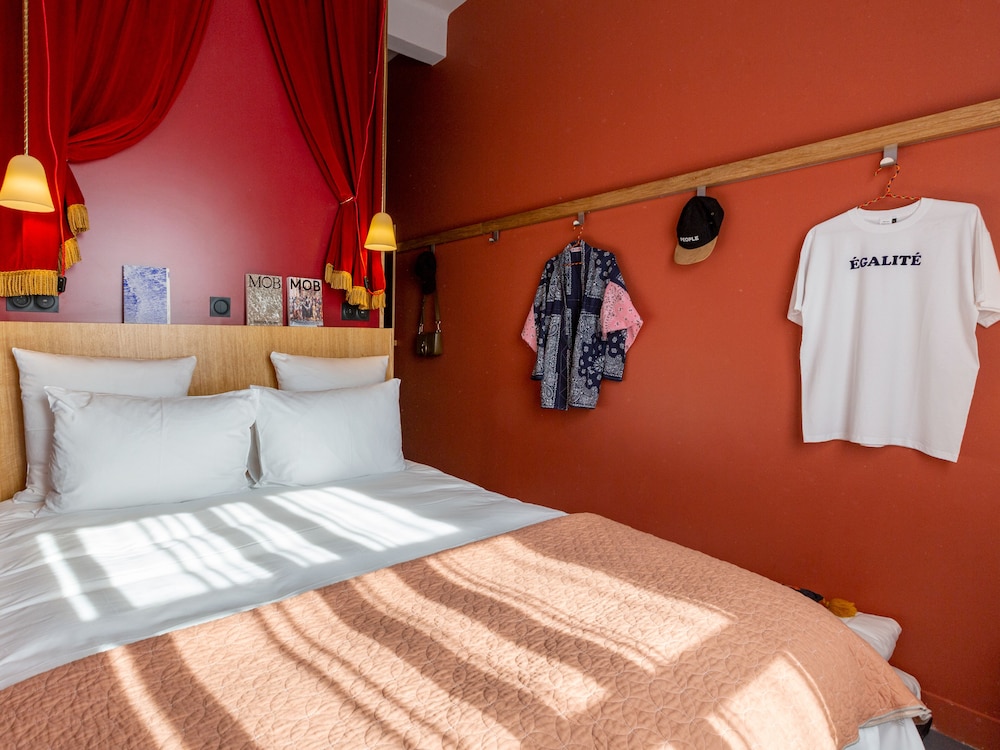 MOB HOTEL LYON CONFLUENCE 17/64