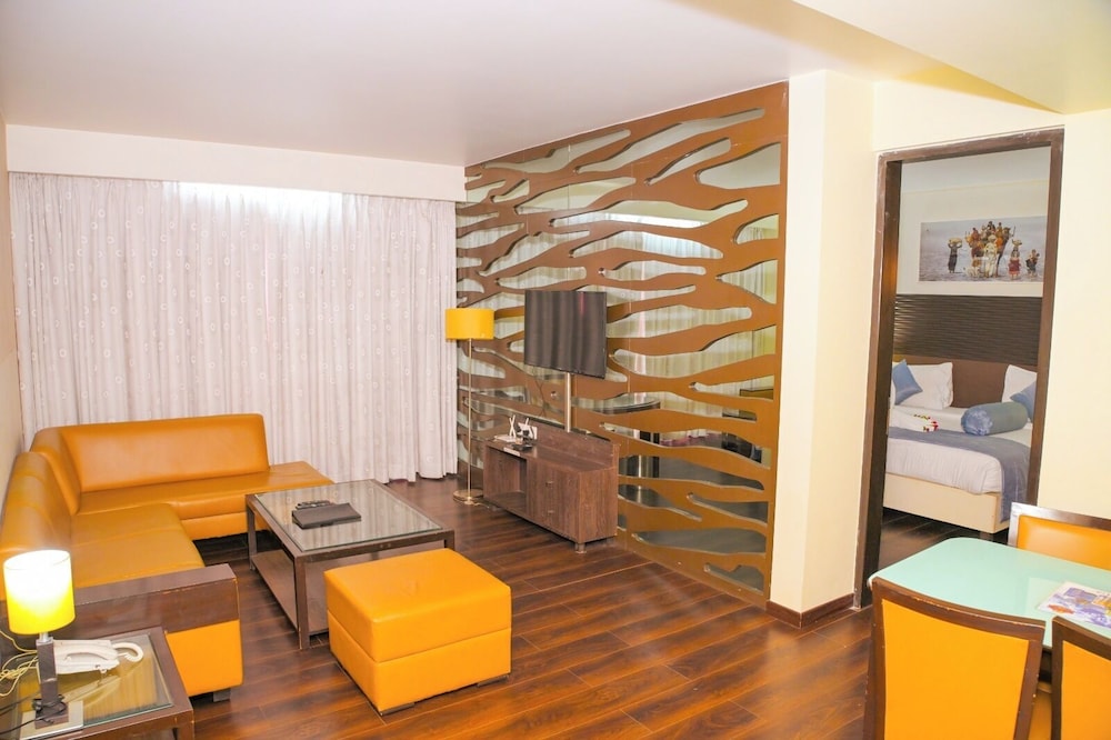 Ambar Sarovar Portico 34/48