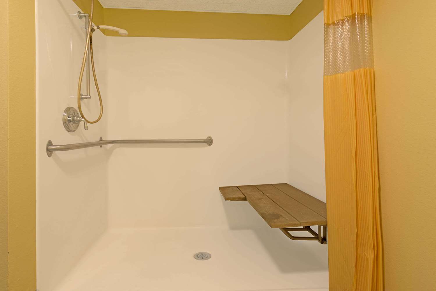 Days Inn by Wyndham Cameron 8/8