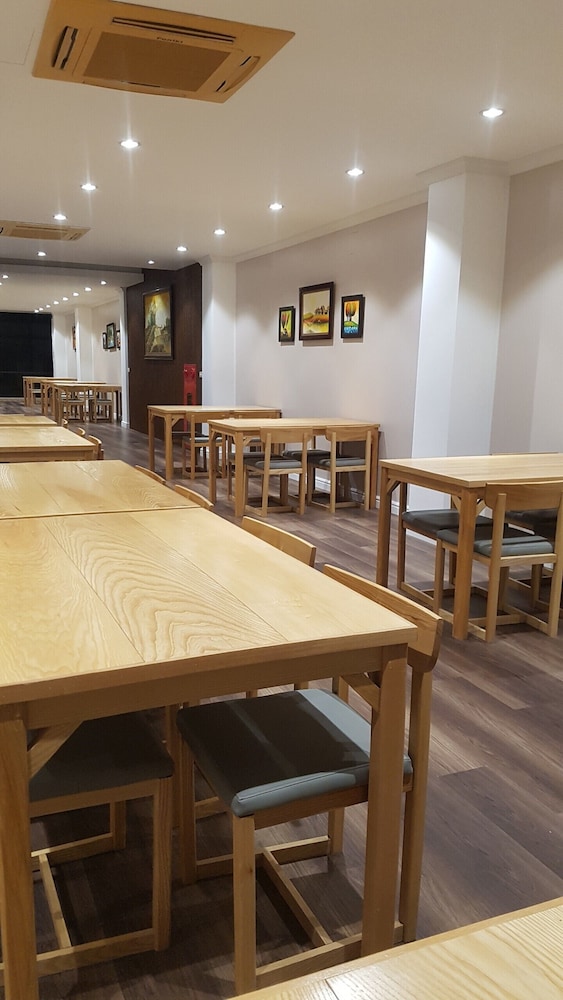 restaurant cafeteria