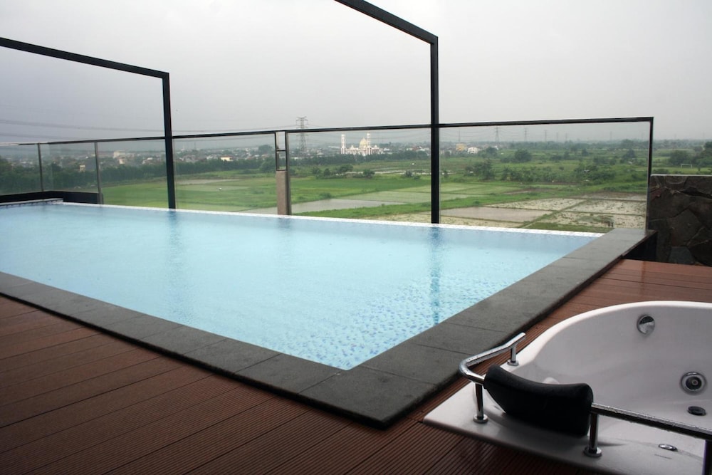 Lemo Hotel Serpong 30/62