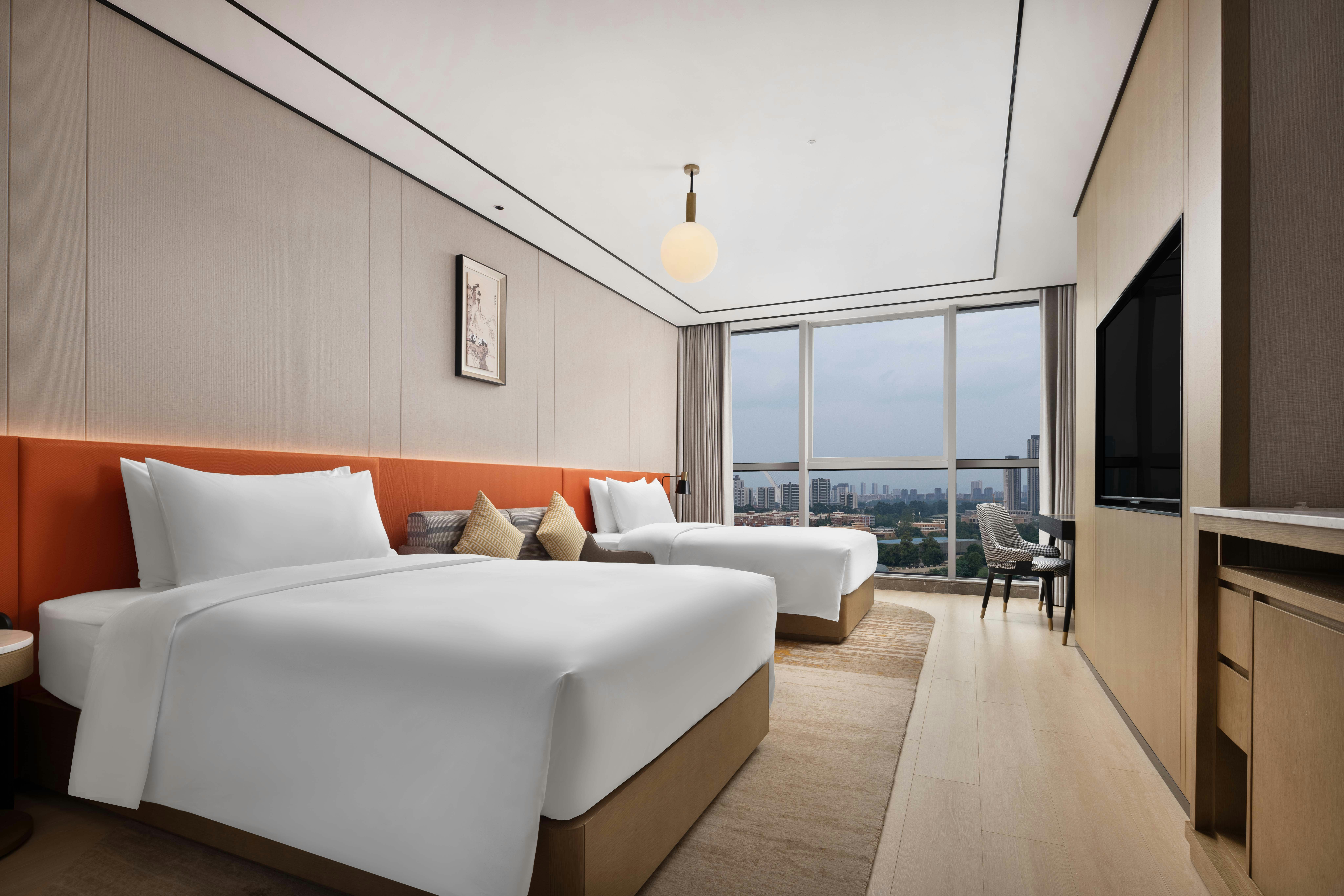 DELUXE, TWIN BEDS