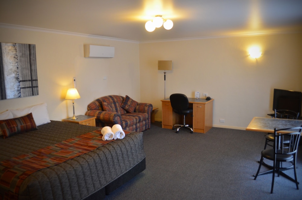 Arkana Motor Inn & Terrace Apartments 27/33