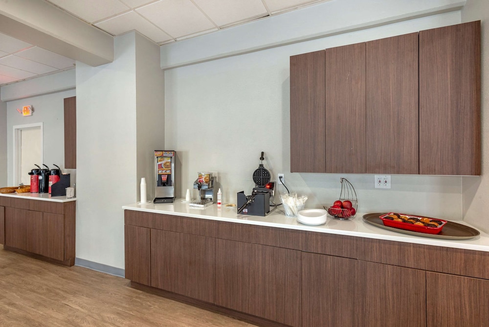Comfort Inn Philadelphia International Airport West 32/44