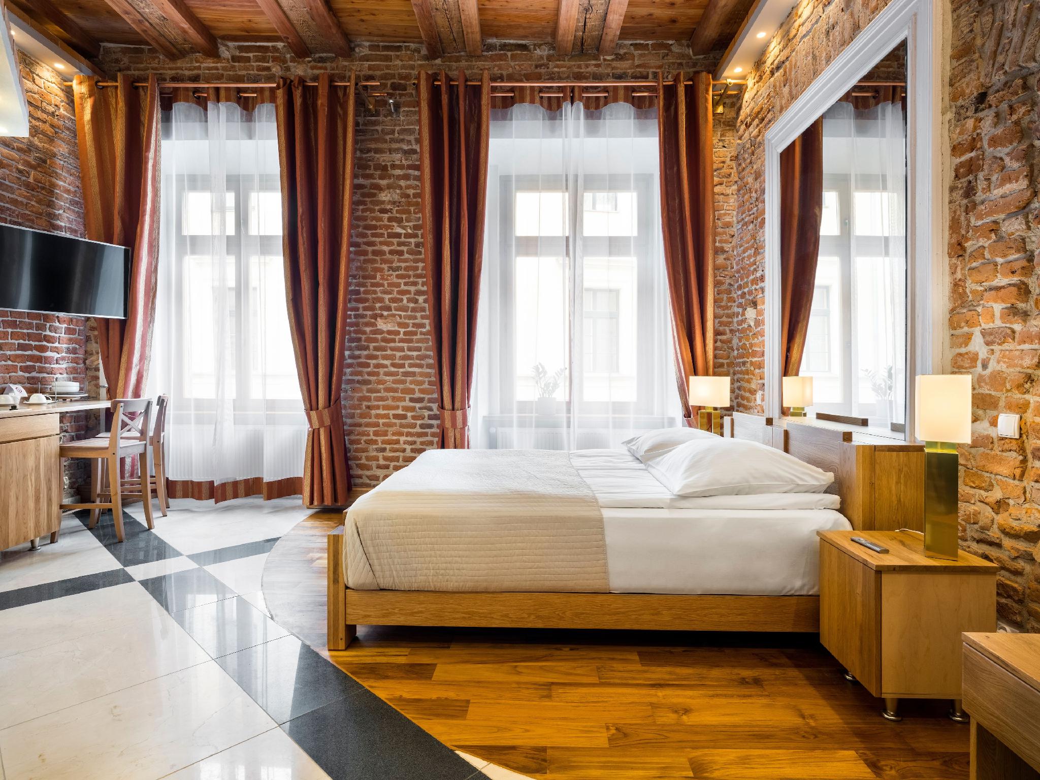 LUXURY, STUDIO
