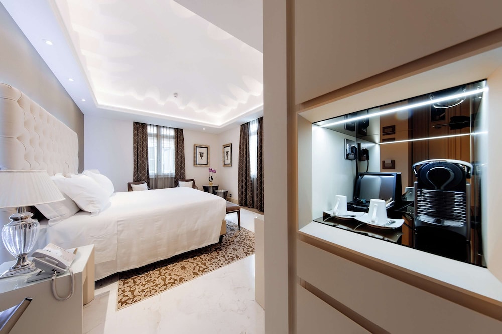 Aleph Rome Hotel Curio Collection by Hilton 27/63