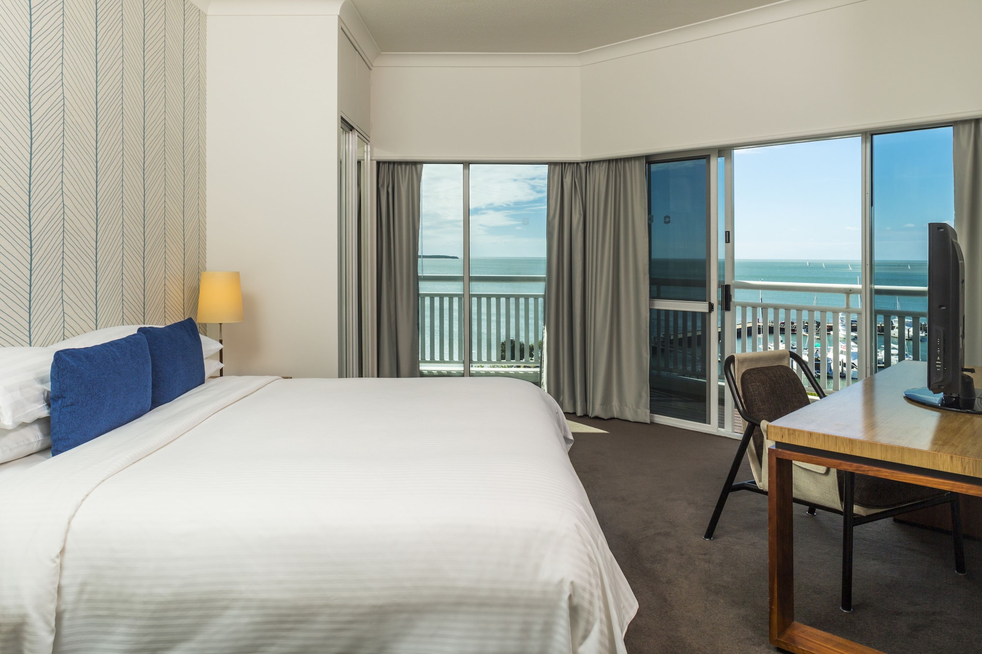 EXECUTIVE, SUITE, CITY VIEW