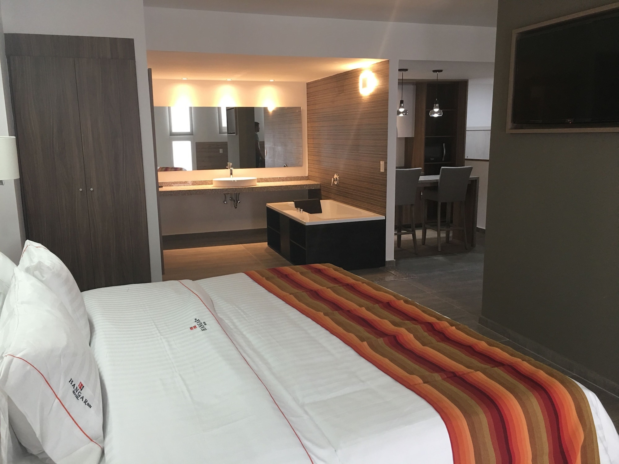 DELUXE, SUITE, KING BED, SOFA