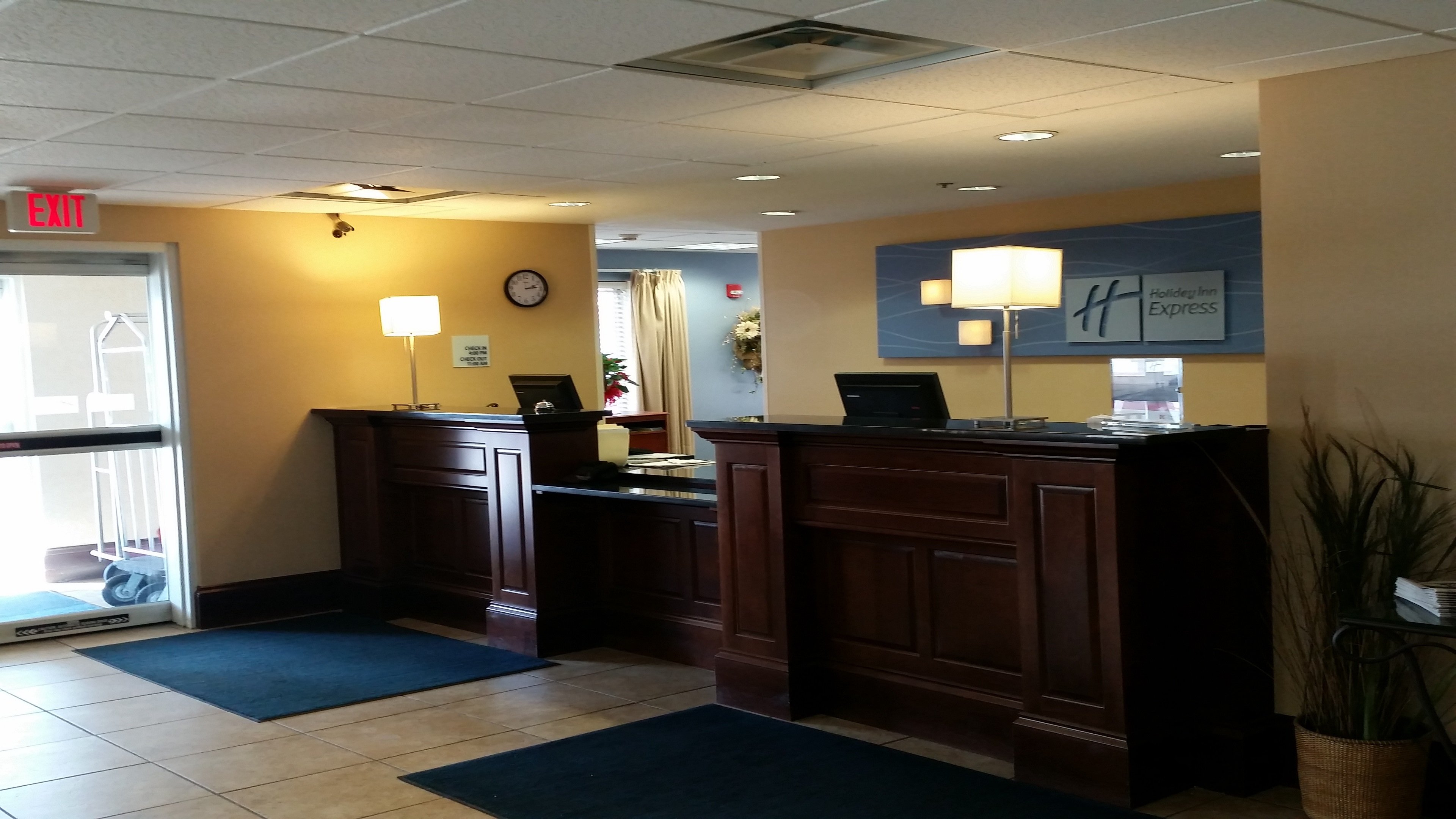 Holiday Inn Express Suites New Buffalo 7/76