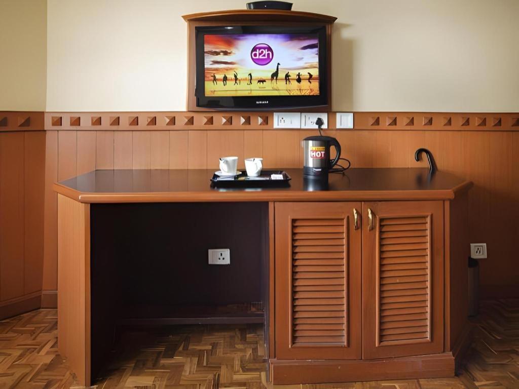 HOTEL HILLTOP TOWERS 29/41