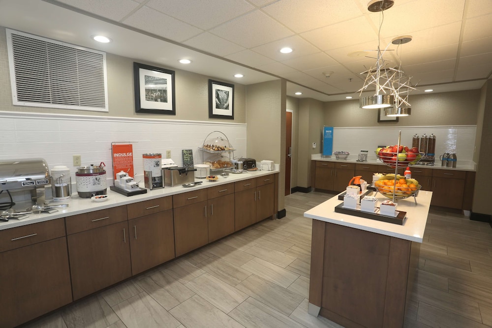 Hampton Inn Owego 26/32