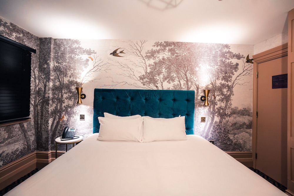 Lock & Key Hotel 6/69