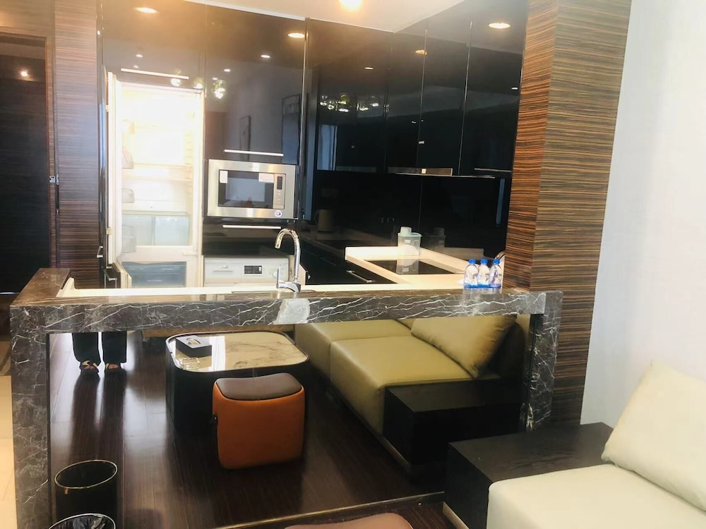 Estay Residence Poly World Trading Center 53/64