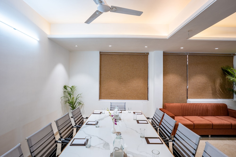 Regenta Place Raaj Agra 17/26