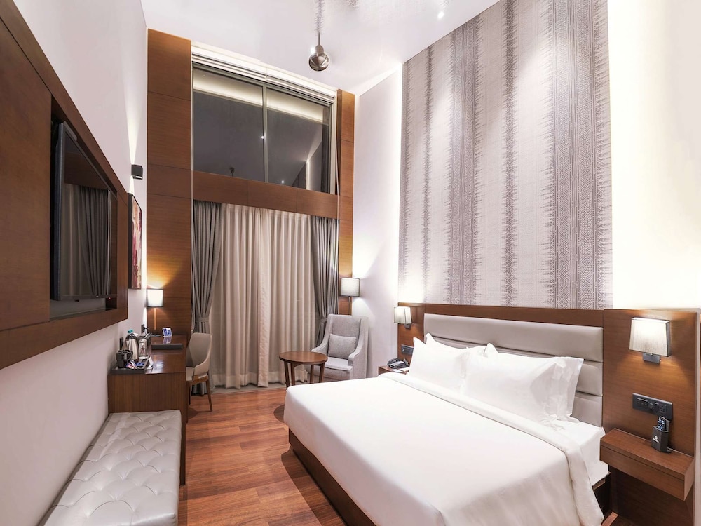 The Rosefinch Sarovar Portico 10/40