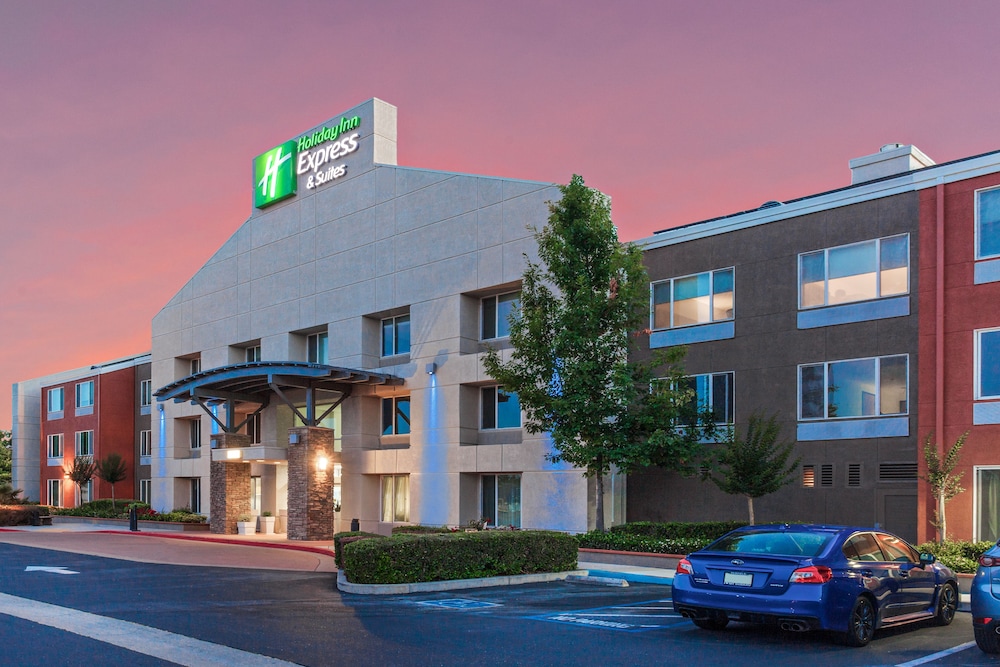 Holiday Inn Express & Suites Elk Grove West I-5 5/51